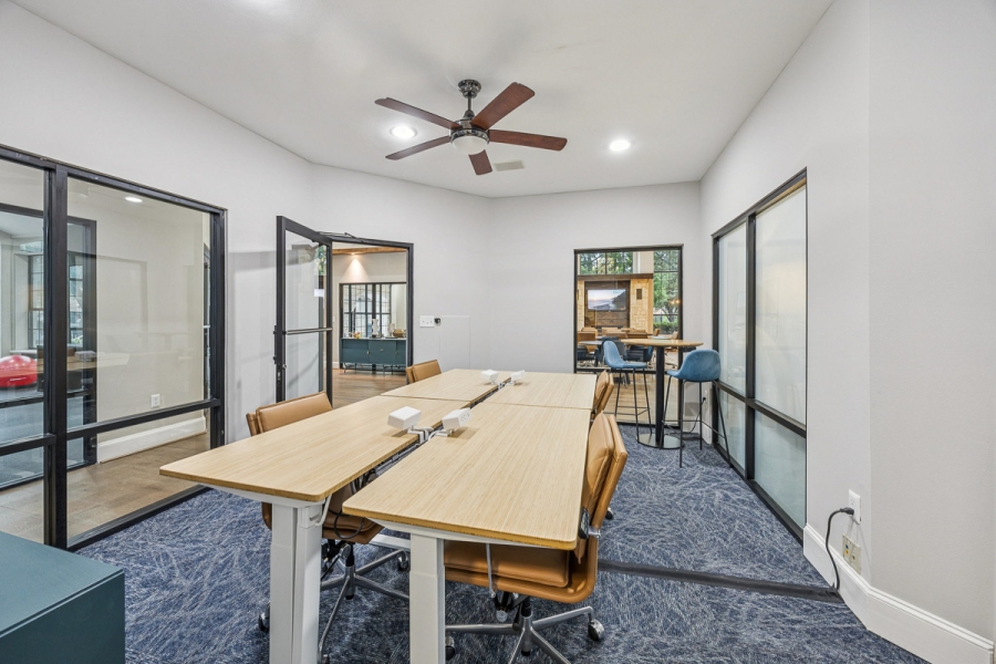 Work your way with adjustable sit/stand desks designed to keep you comfortable and focused.